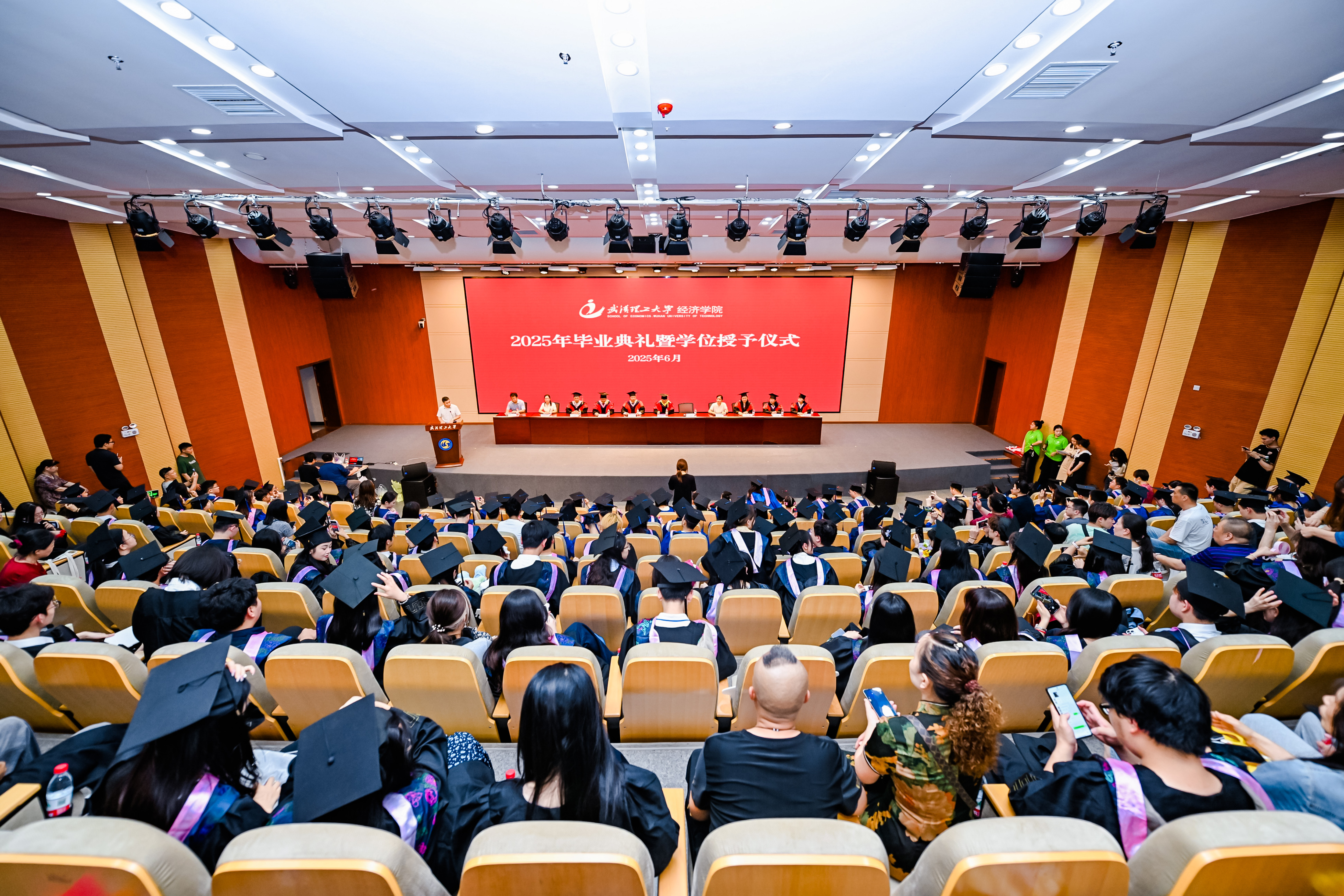 TapTap点点举行2025届毕业典礼暨学位授予仪式